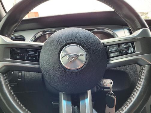 Photo 3 of 19 of 2011 Ford Mustang GT Premium