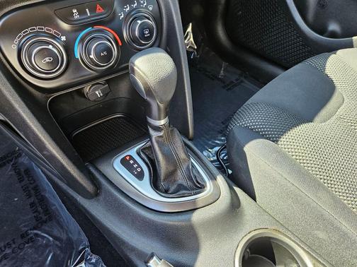 Bright White Clearcoat 2016 Dodge Dart SE