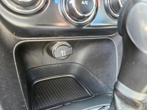 Bright White Clearcoat 2016 Dodge Dart SE