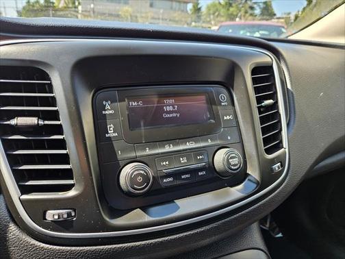 2015 Chrysler 200 LX
