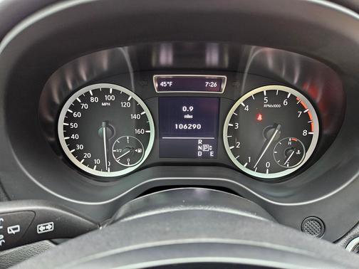 2017 INFINITI QX30 Premium