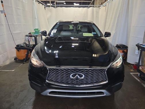 2017 INFINITI QX30 Premium