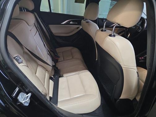 2017 INFINITI QX30 Premium