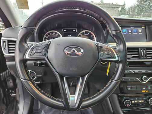 2017 INFINITI QX30 Premium
