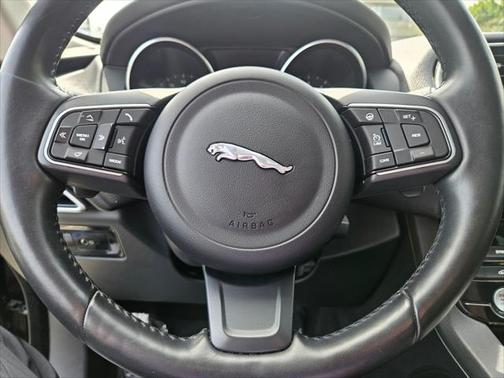 2018 Jaguar F-PACE 25t Premium