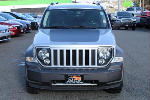 Bright Silver Metallic Clearcoat 2011 Jeep Liberty Renegade