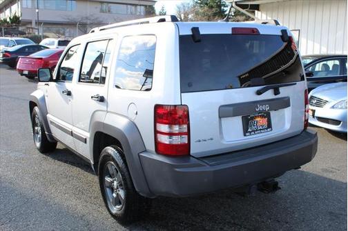 Bright Silver Metallic Clearcoat 2011 Jeep Liberty Renegade