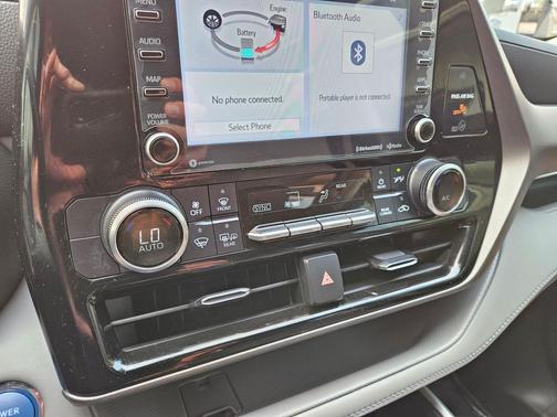 2022 Toyota Highlander Hybrid LE