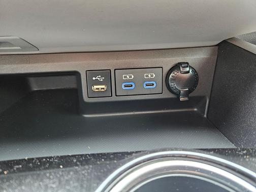 2022 Toyota Highlander Hybrid LE