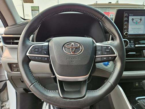 2022 Toyota Highlander Hybrid LE