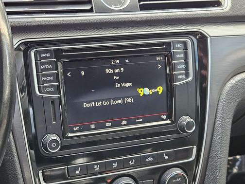 Reef Blue Metallic 2017 Volkswagen Passat 1.8T R-Line w/Comfort