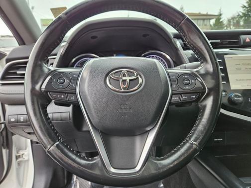 2020 Toyota Camry Hybrid SE