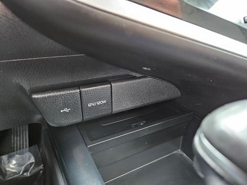 2020 Toyota Camry Hybrid SE