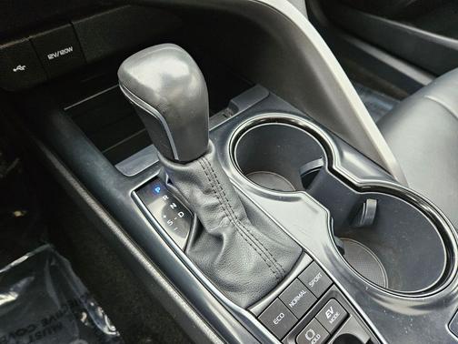 2020 Toyota Camry Hybrid SE