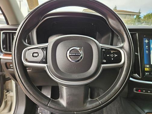 2019 Volvo S60 T5 Momentum