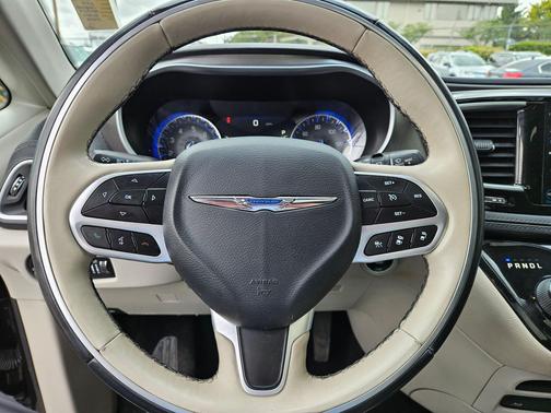 Dark Cordovan Pearlcoat 2018 Chrysler Pacifica Limited
