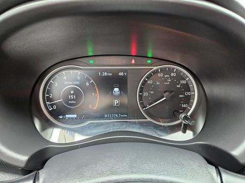 Aspen White/Super Black 2019 Nissan Kicks SV