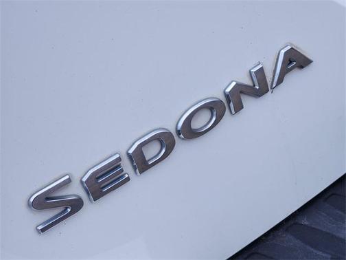 2016 Kia Sedona L
