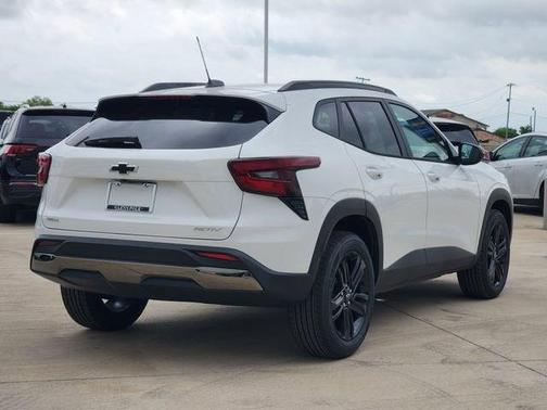 Summit White 2026 Chevrolet Trax FWD ACTIV