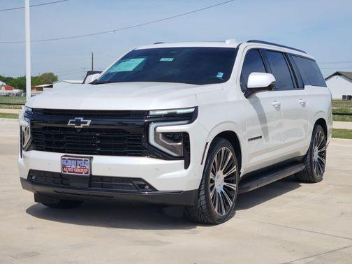 Iridescent Pearl Tricoat 2025 Chevrolet Suburban RST