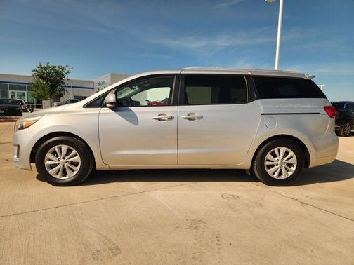 Bright Silver Metallic 2016 Kia Sedona LX