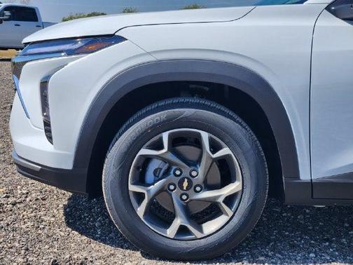 Summit White 2026 Chevrolet Trax LT