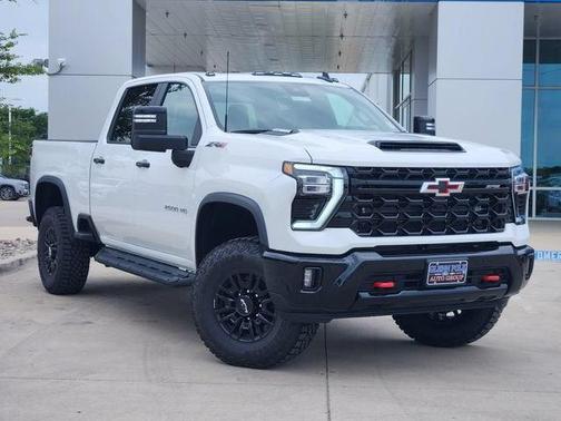 Summit White 2026 Chevrolet Silverado 2500 Crew Cab, Standard Bed, XR2, 4WD