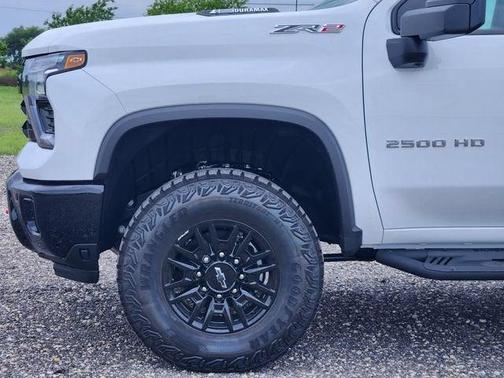 Summit White 2026 Chevrolet Silverado 2500 Crew Cab, Standard Bed, XR2, 4WD