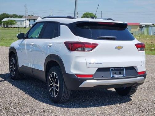 Summit White 2026 Chevrolet Trailblazer LT