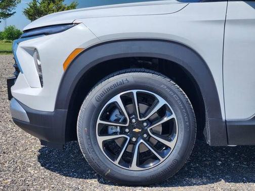 Summit White 2026 Chevrolet Trailblazer LT