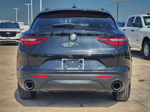 Vulcano Black Metallic 2023 Alfa Romeo Stelvio Sprint RWD