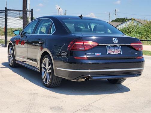 2017 Volkswagen Passat 1.8T R-Line w/Comfort