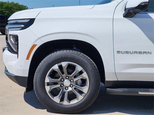 2025 Chevrolet Suburban LT