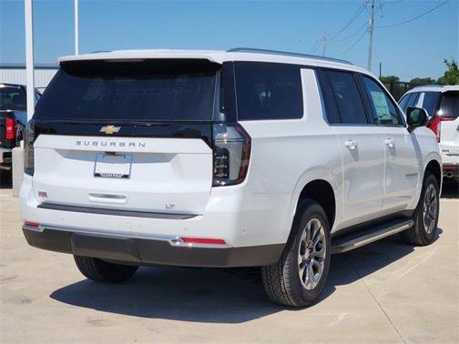 2025 Chevrolet Suburban LT