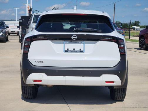 Fresh Powder 2025 Nissan Kicks SV