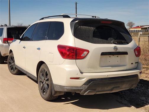 2018 Nissan Pathfinder SL
