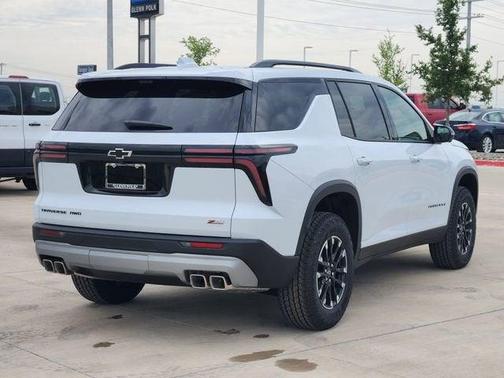 Polar White Tricoat 2026 Chevrolet Traverse AWD Z71