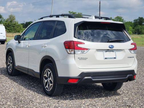 Crystal White Pearl 2019 Subaru Forester Premium