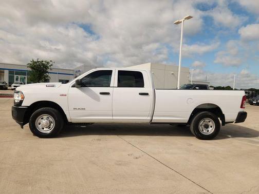 Bright White Clearcoat 2021 RAM 2500 Tradesman Crew Cab 4x2 8' Box