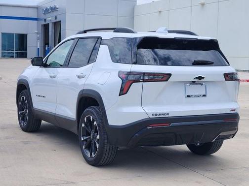 Polar White Tricoat 2026 Chevrolet Equinox FWD ACTIV