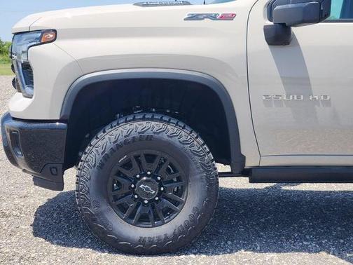 White Sands 2026 Chevrolet Silverado 2500 Crew Cab, Standard Bed, XR2, 4WD