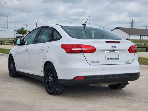 Oxford White 2016 Ford Focus SE