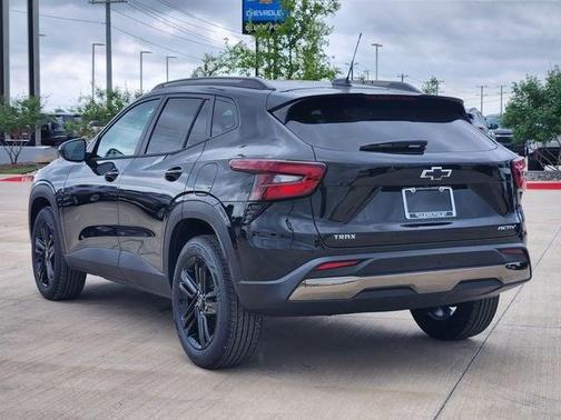 Mosaic Black Metallic 2026 Chevrolet Trax FWD ACTIV