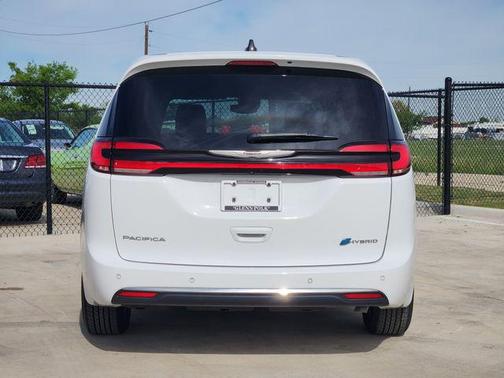 Bright White Clearcoat 2024 Chrysler Pacifica Hybrid Select