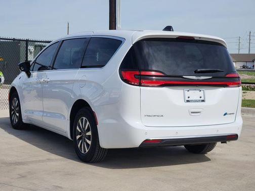 Bright White Clearcoat 2024 Chrysler Pacifica Hybrid Select
