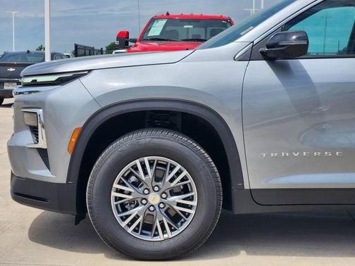 Sterling Gray Metallic 2026 Chevrolet Traverse LT