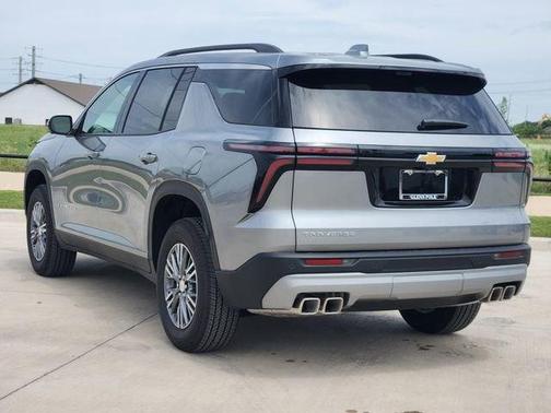 Sterling Gray Metallic 2026 Chevrolet Traverse LT