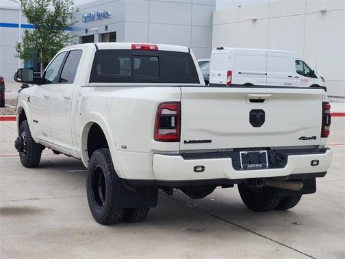 2022 RAM 3500 Laramie Crew Cab 4x4 8' Box