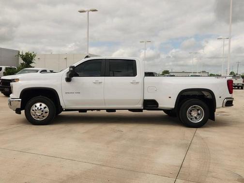 Summit White 2026 Chevrolet Silverado 3500 LT