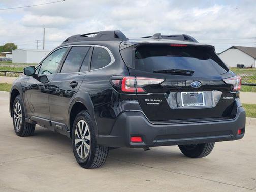 Crystal Black Silica 2023 Subaru Outback Premium